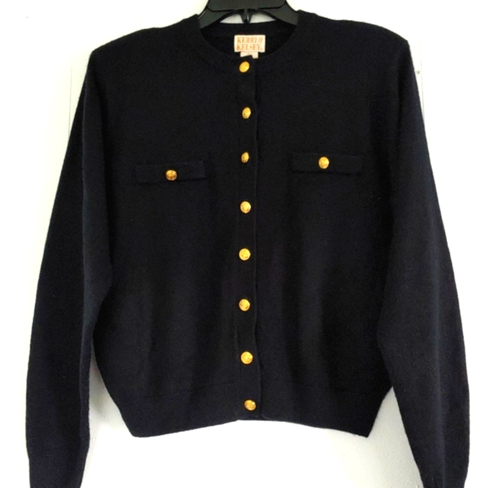VINTAGE CARDIGAN SWEATER.